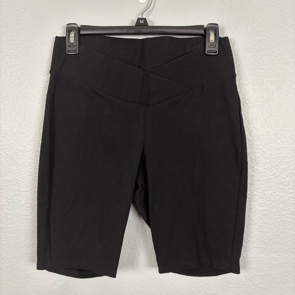 Torrid Crossover Waist Biker Shorts Black Sz 0 - Picture 1 of 4